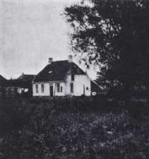 Het witte huisje op de borgstee dat daar heeft gestaan tot het in 1970 is afgebroken.